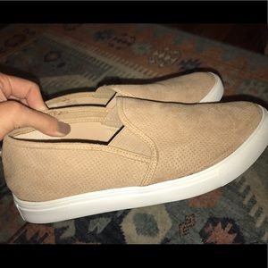 Steve Madden beige slip on sneakers